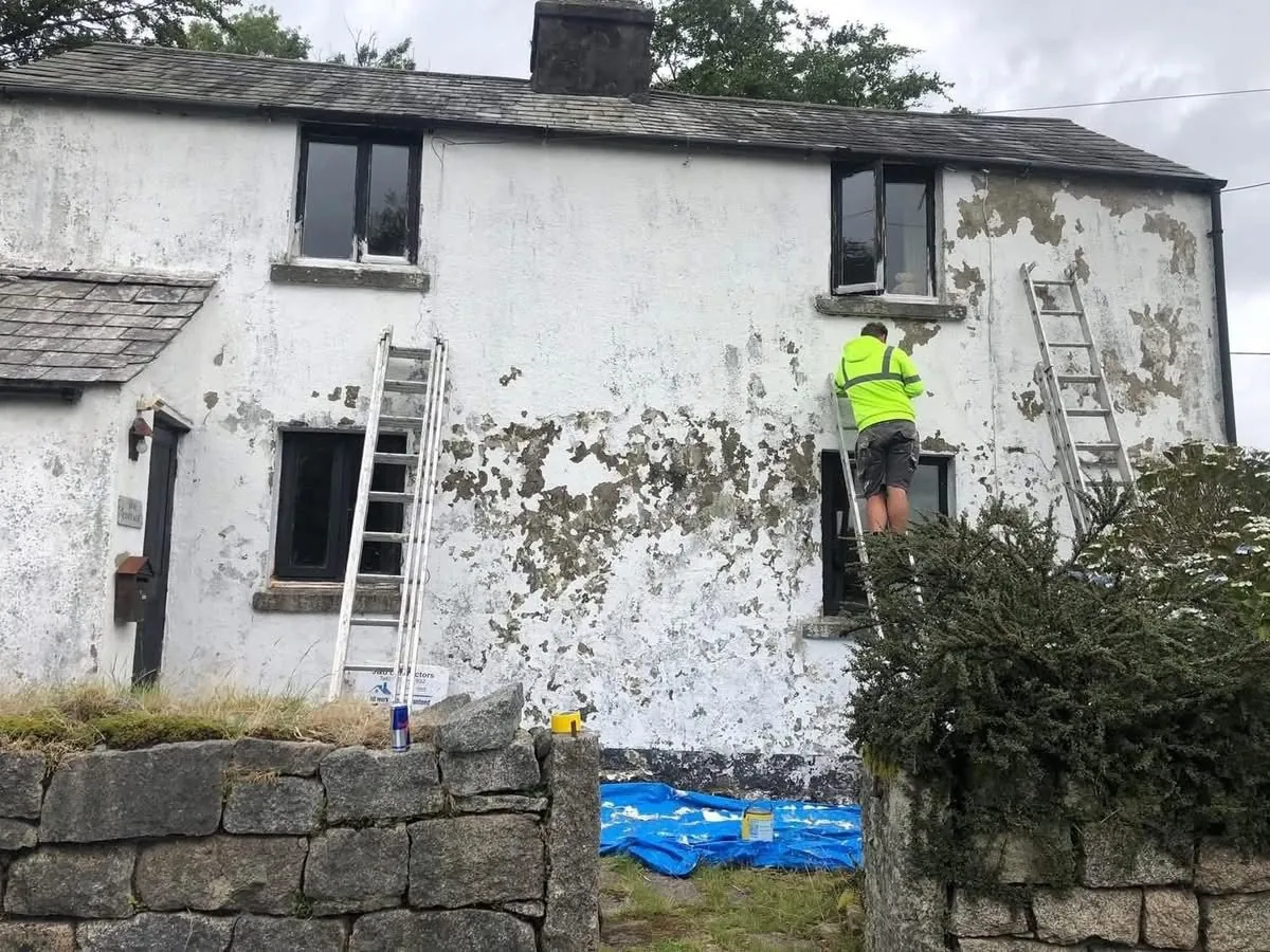 Cottage with blown, flaking render before repair in Tavistock